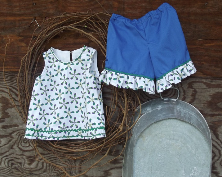 Girls Top And Ruffled Shorts In A Size 5 Spring Boutique, Cruise Wear